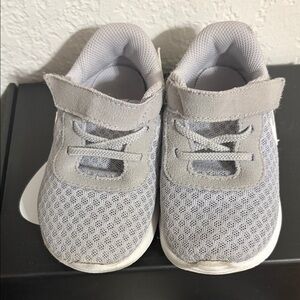 Nike Gray Preowned Boys Toddler Velcro Easy On Sneakers Size 7C Good Condition